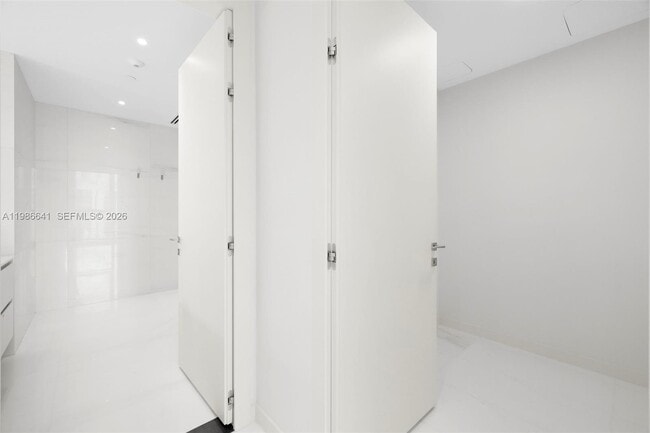 Building Photo - 300 Biscayne Blvd Way