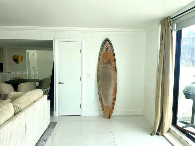 Building Photo - 1800 Collins Ave