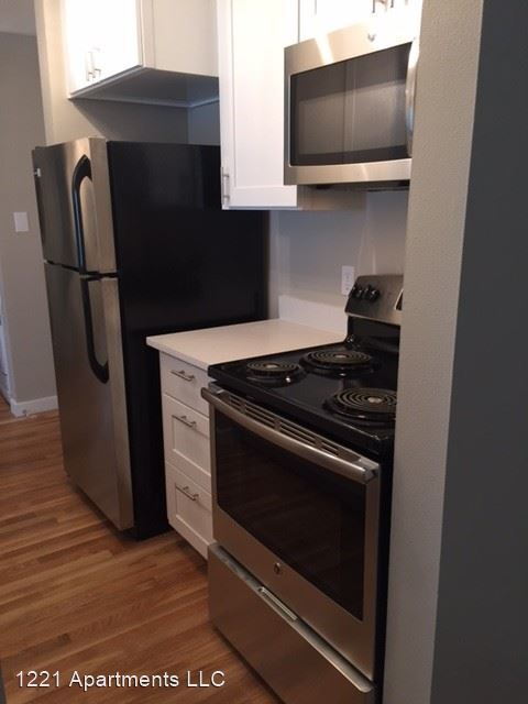 Building Photo - 1221 Queen Anne Ave N