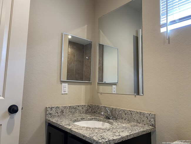 Building Photo - 6958 Lakeview Dr.