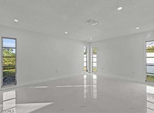 Building Photo - 3322 Savage Rd