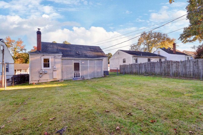 Building Photo - Cape Cod House