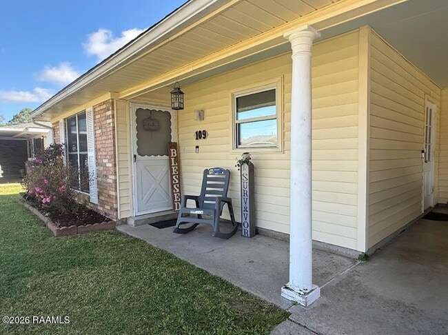 Building Photo - 109 Yvonne St