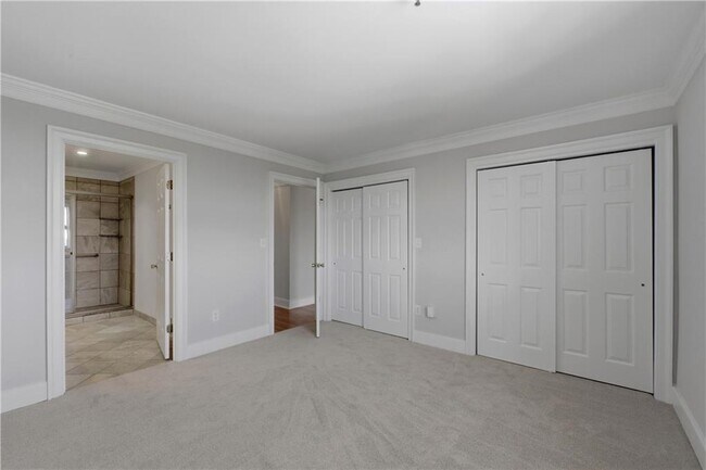 Building Photo - 300 Johnson Ferry Rd