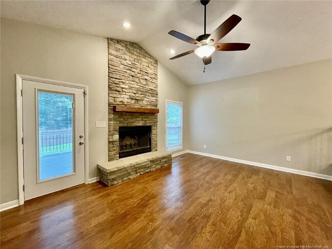 Building Photo - 431 Offing Dr