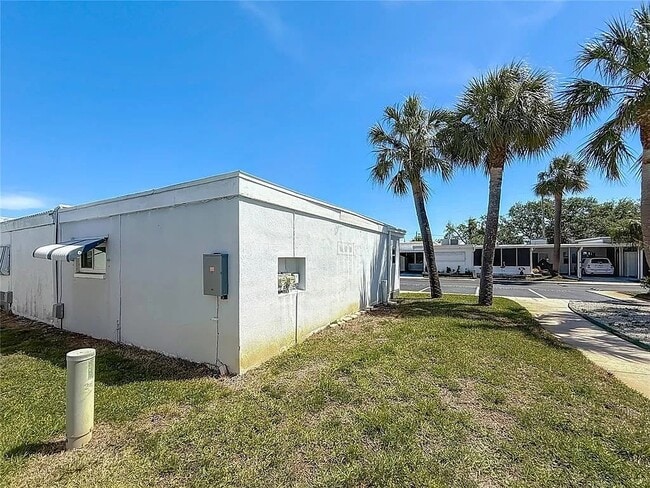 Building Photo - 250 Rosery Rd NW