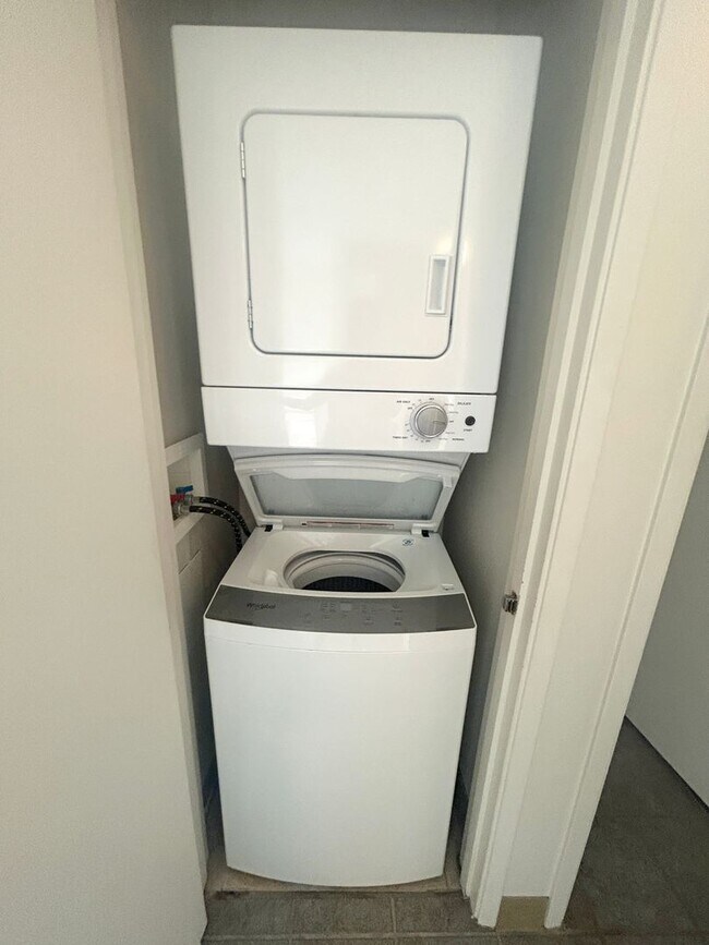 Building Photo - 11th Floor at Piikoi Plaza - Available Dec. 15, 2025