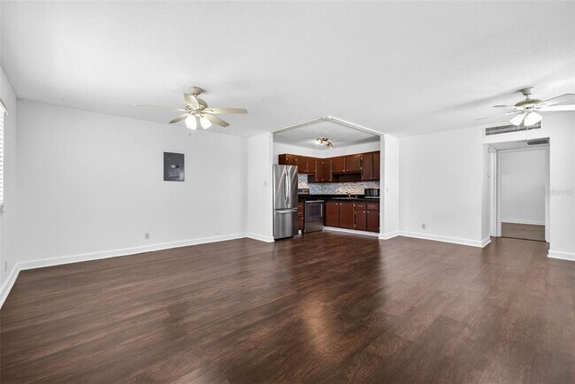 Building Photo - 1801 Bedford Ln