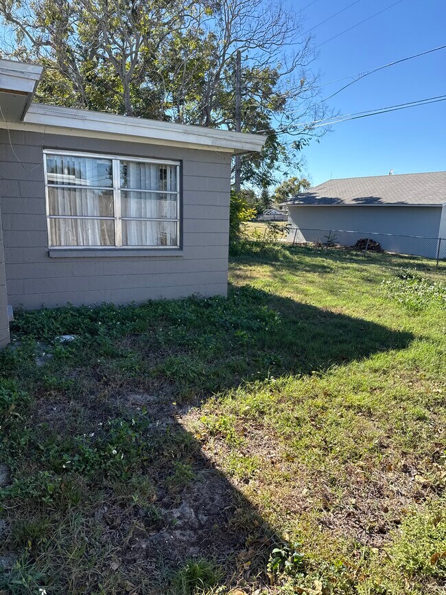 Building Photo - 3915 Winston Dr