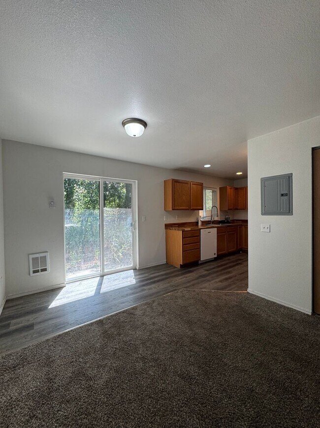 Building Photo - 1512 N Brook Ct