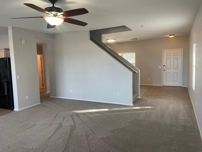 Building Photo - 1330 E Pedro Rd