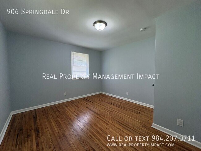 Building Photo - 906 Springdale Dr