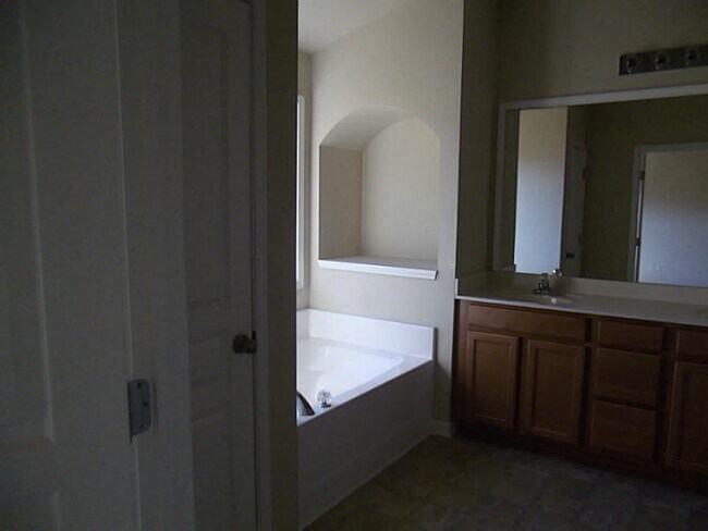 Building Photo - 650 Township Cir