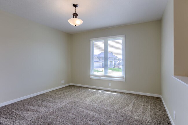 Building Photo - 3 Bedroom Bellevue Home!!
