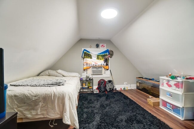 Building Photo - Large Clifton House For 2026-2027!