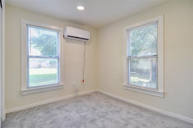 Building Photo - 300 Meadow Park Dr