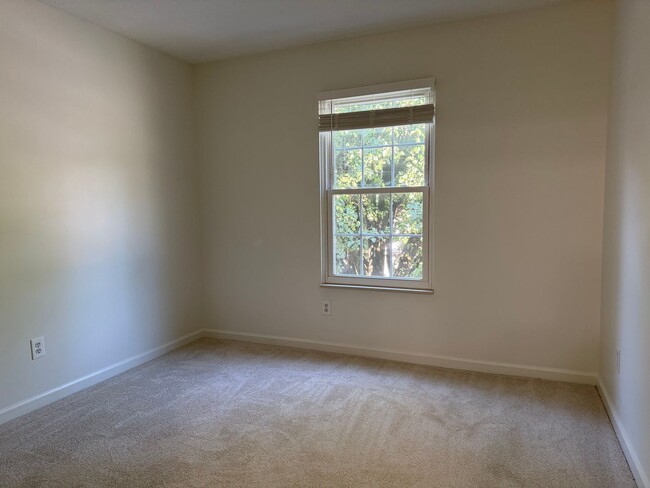 Building Photo - 106 Meridian Ct