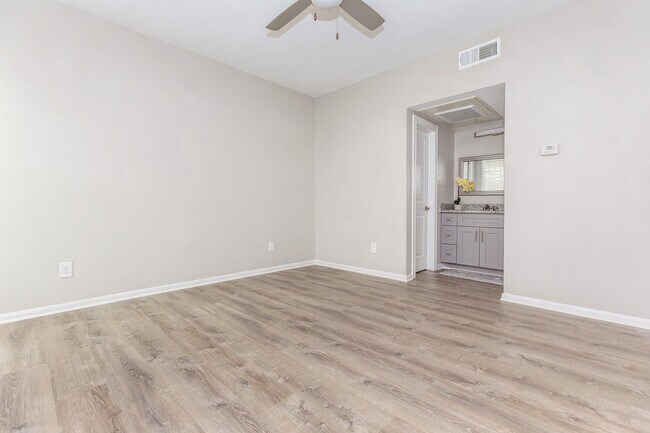 Building Photo - Bay House