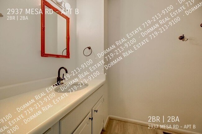 Building Photo - Two bedroom condo close to Garden of the G...