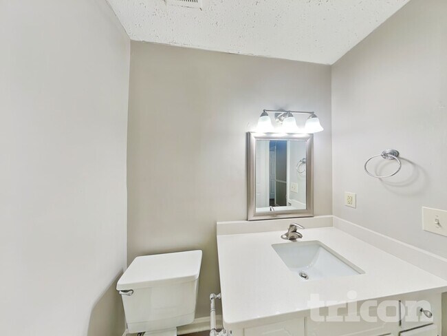 Building Photo - 204 River Song Rd