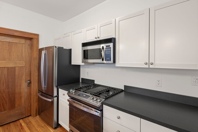 Building Photo - 55 1/2 Haywood St, Apt 3B