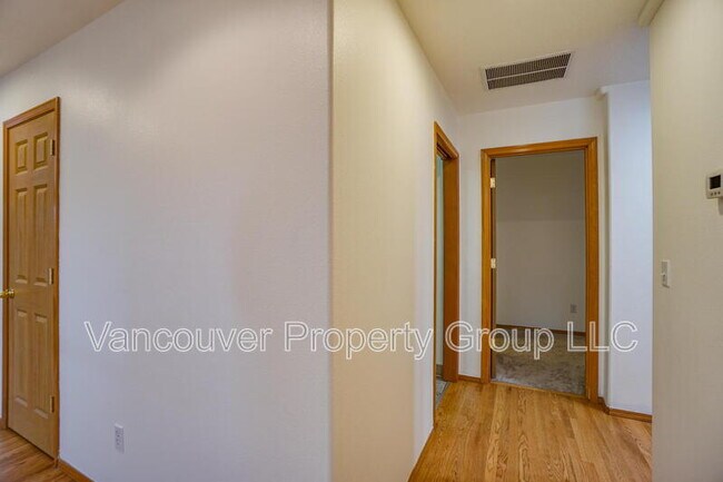 Building Photo - 15720 NE 13th Way