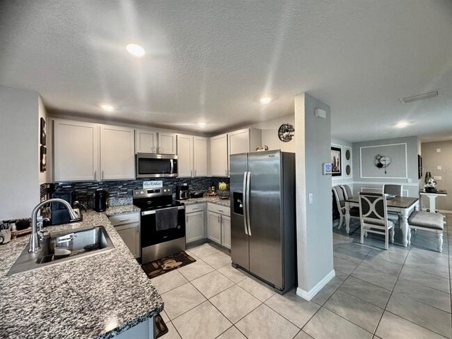Building Photo - 16605 Mosaic Oar Dr