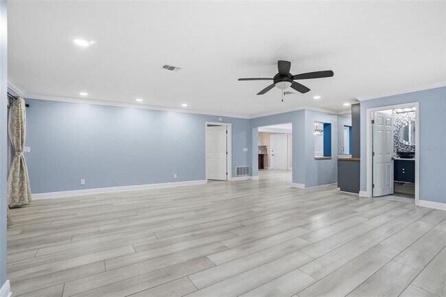 Building Photo - 2121 Park St N