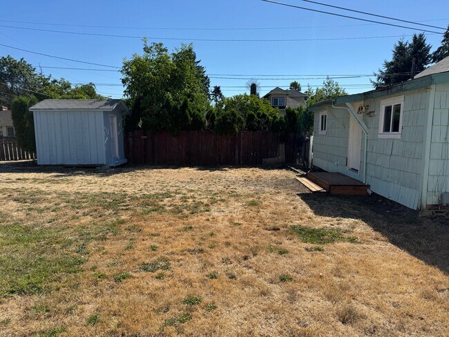 Building Photo - Charming 2-bedroom, 1-bath home in Cottage Grove!