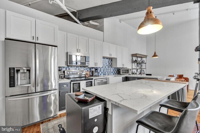 Building Photo - 428 N 13th Street Unit 3B
