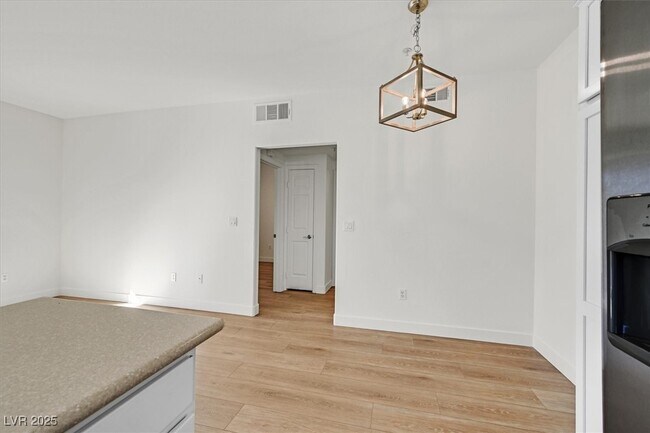 Building Photo - 2291 W Horizon Ridge Pkwy