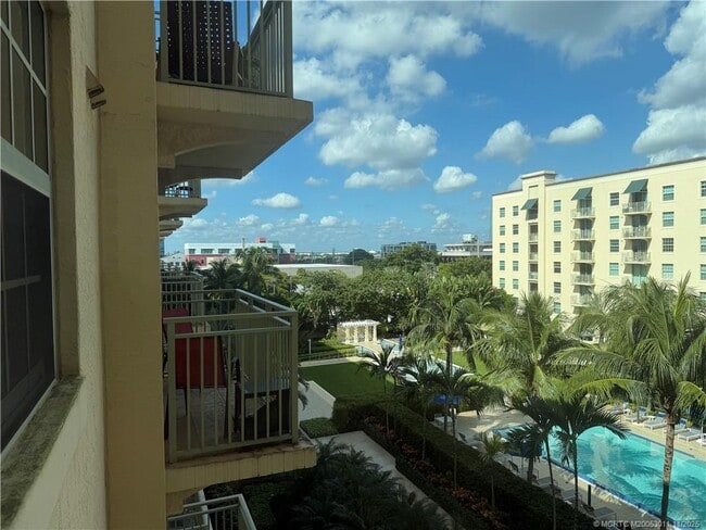 Building Photo - 610 Clematis St