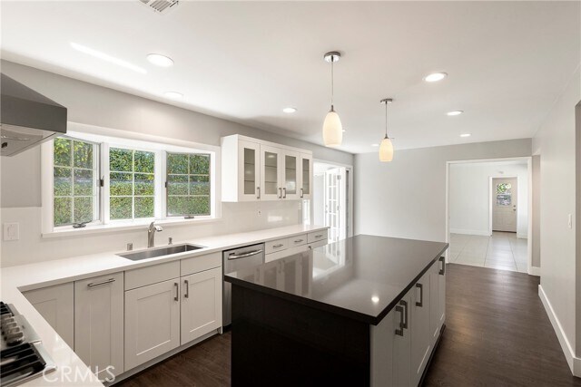 Building Photo - 1901 Altura Dr