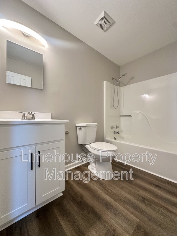 Building Photo - 5652 Glen View Dr