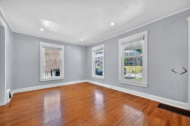 Building Photo - OPEN HOUSE on Sunday Feb 15th from 12 - 2 PM  Turn-key Ready 3 BR 1 BA in Newburgh, NY -$2700