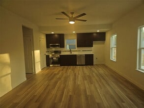 Building Photo - 810 Mora St