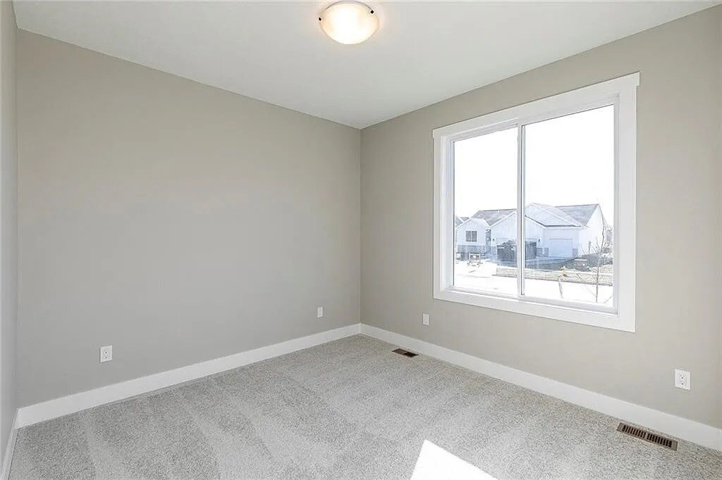 Building Photo - 529 Meadows Ct