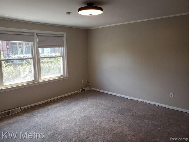 Building Photo - 553 N Old Woodward Ave