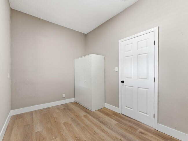 Building Photo - 1740 W Cherry St