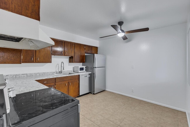 Building Photo - 2106 S Granada Dr