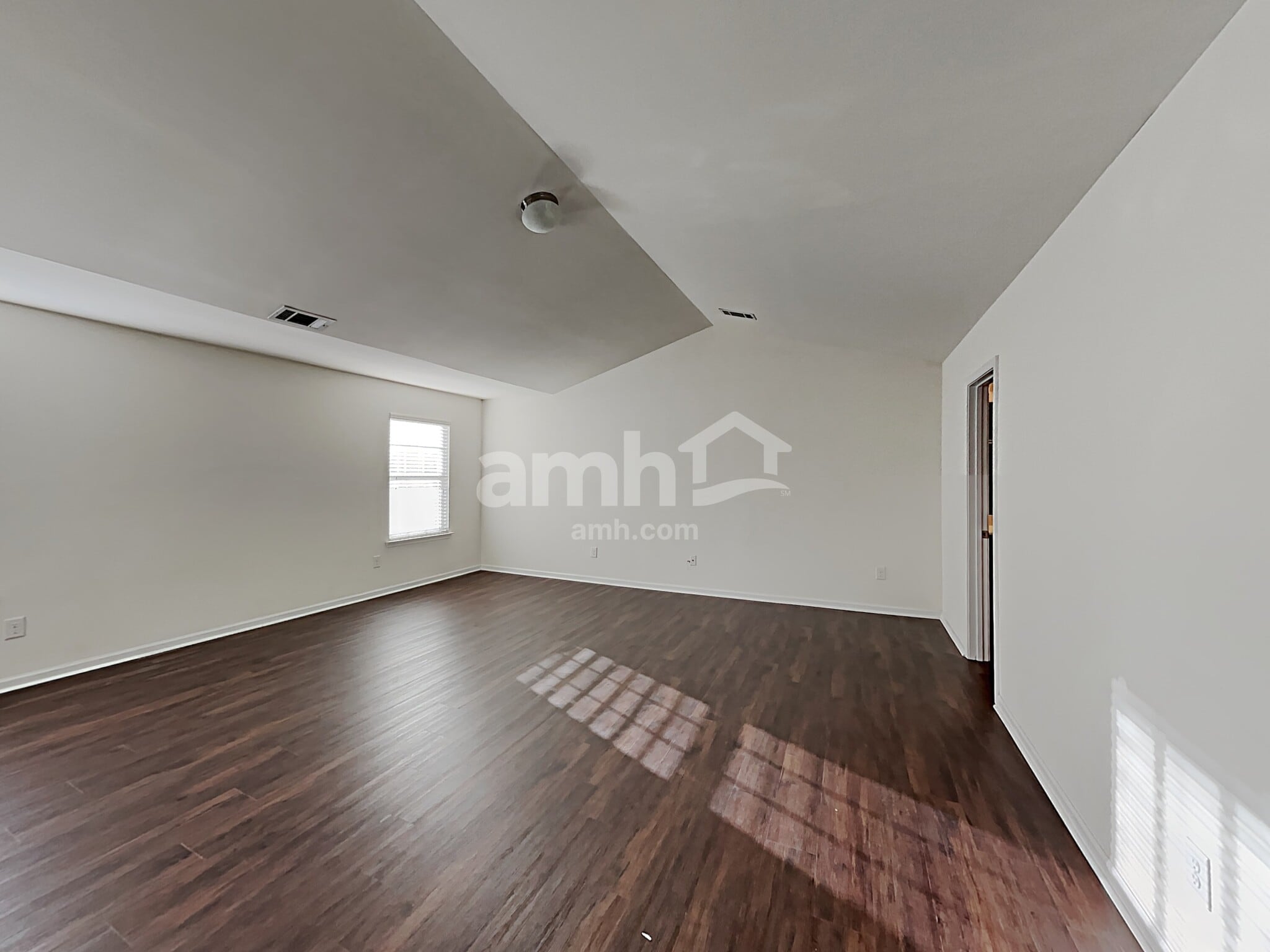 Building Photo - 6236 Leslie Dr