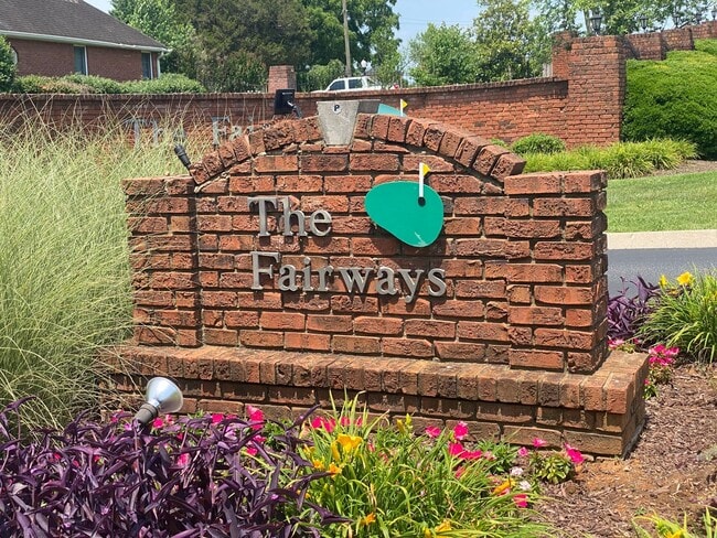 Building Photo - Beautiful home in Fairways subdivision off...