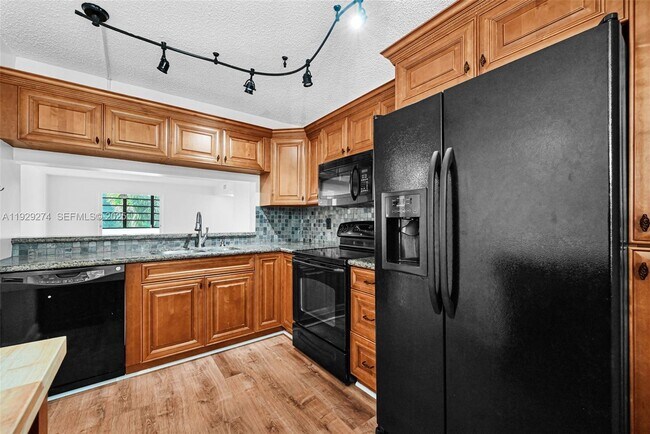 Building Photo - 3150 NW 42nd Ave