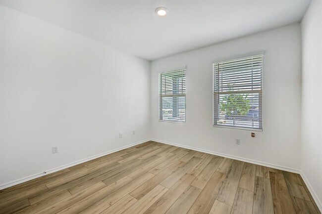 Building Photo - 171 Mendoza