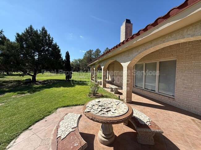 Building Photo - 2707 Regis St