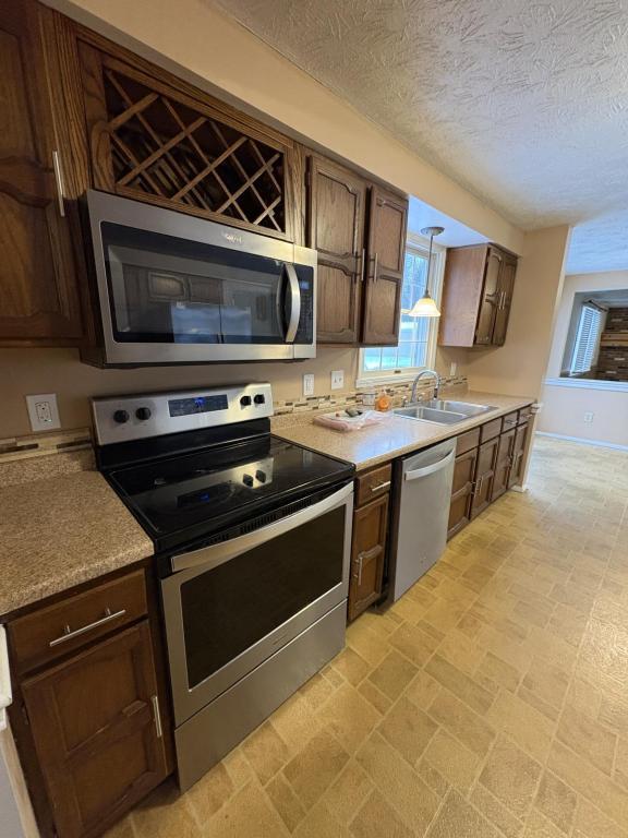 Building Photo - 6884 Slippery Rock Dr