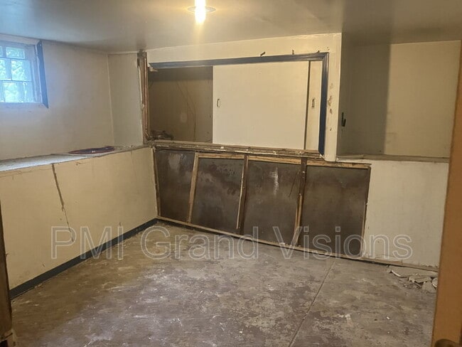 Building Photo - 1130 N Dunham St