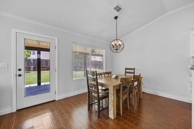Building Photo - 10303 Roehampton Ave