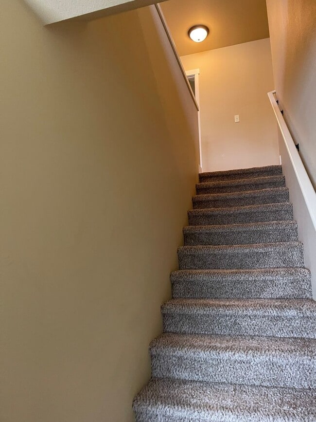 Building Photo - Beautiful 4 Bedroom in a small and exclusive neighborhood