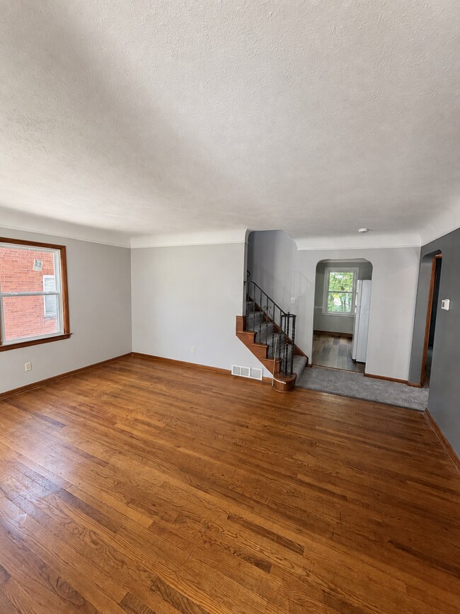 Building Photo - 16705 Hillsboro Rd